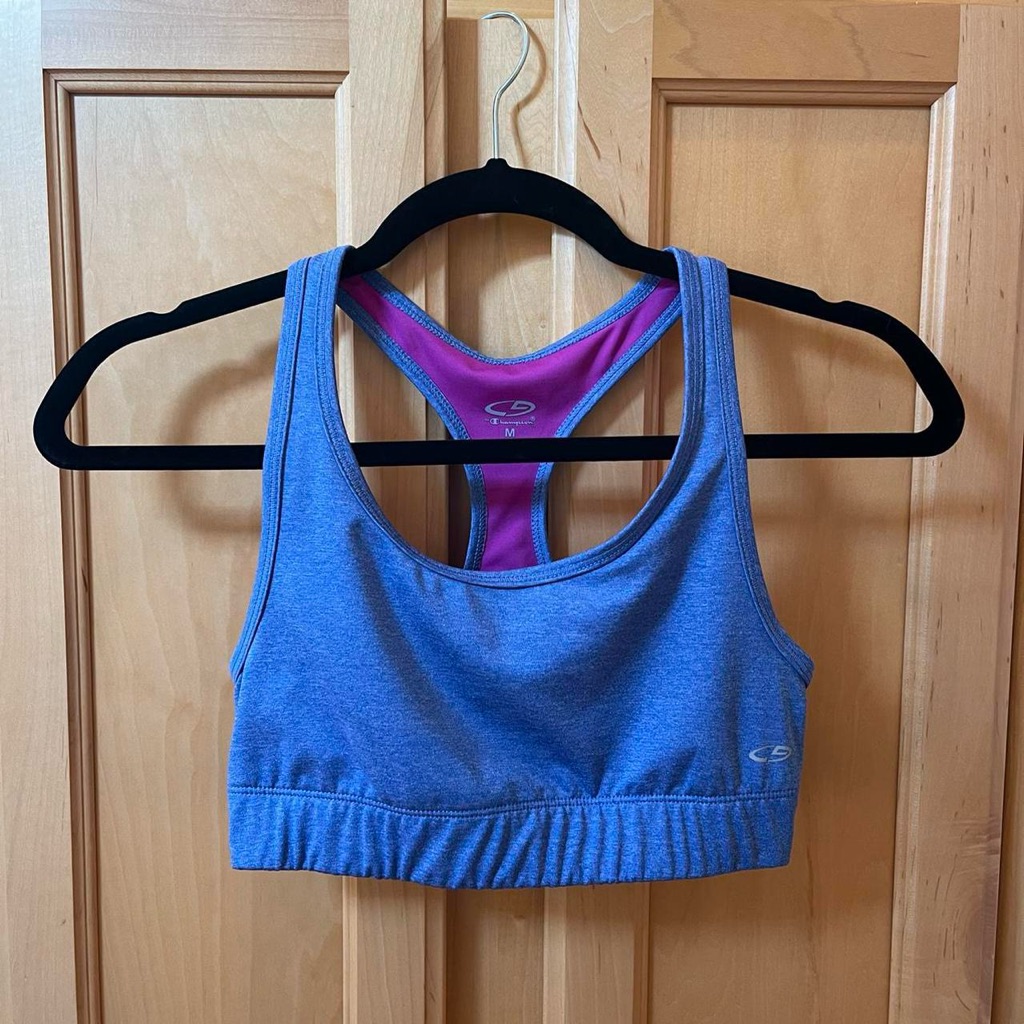 Women’s Champion Racerback Sports Bra Size Medium But Fits Like A Extra Small